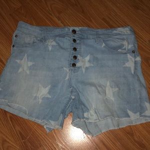 Star pattern denim shorts